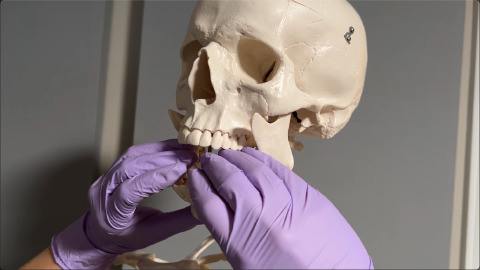 Jaw Reduction by Wrist Pivot Maneuver